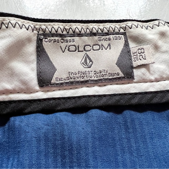 Volcom Chino Shorts. Size 28 waist. Black, excellent condition. - Picture 4 of 6